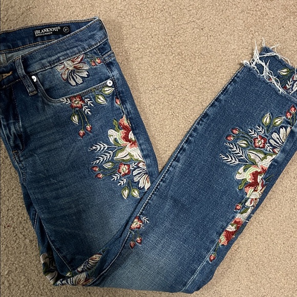 Blank NYC Floral Embroidered Cropped Jeans - Picture 6 of 6
